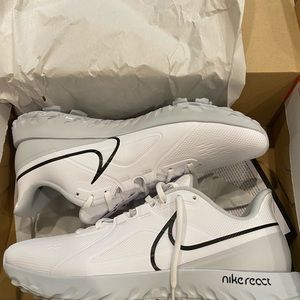 New in the box men’s Nike golf shoes